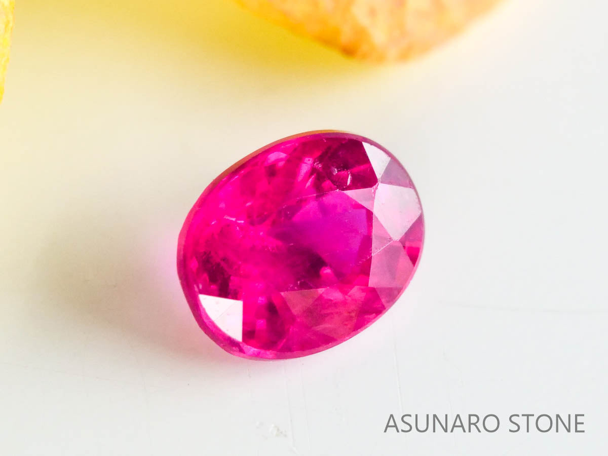 ピジョンブラッドルビー　オーバルカット　 タイ産　0.25ct　鑑別書付き  【230203-1371】