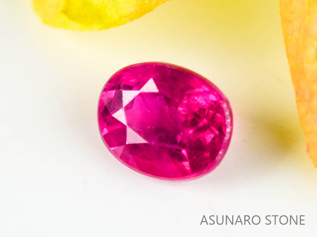 ピジョンブラッドルビー　オーバルカット　 タイ産　0.25ct　鑑別書付き  【230203-1371】