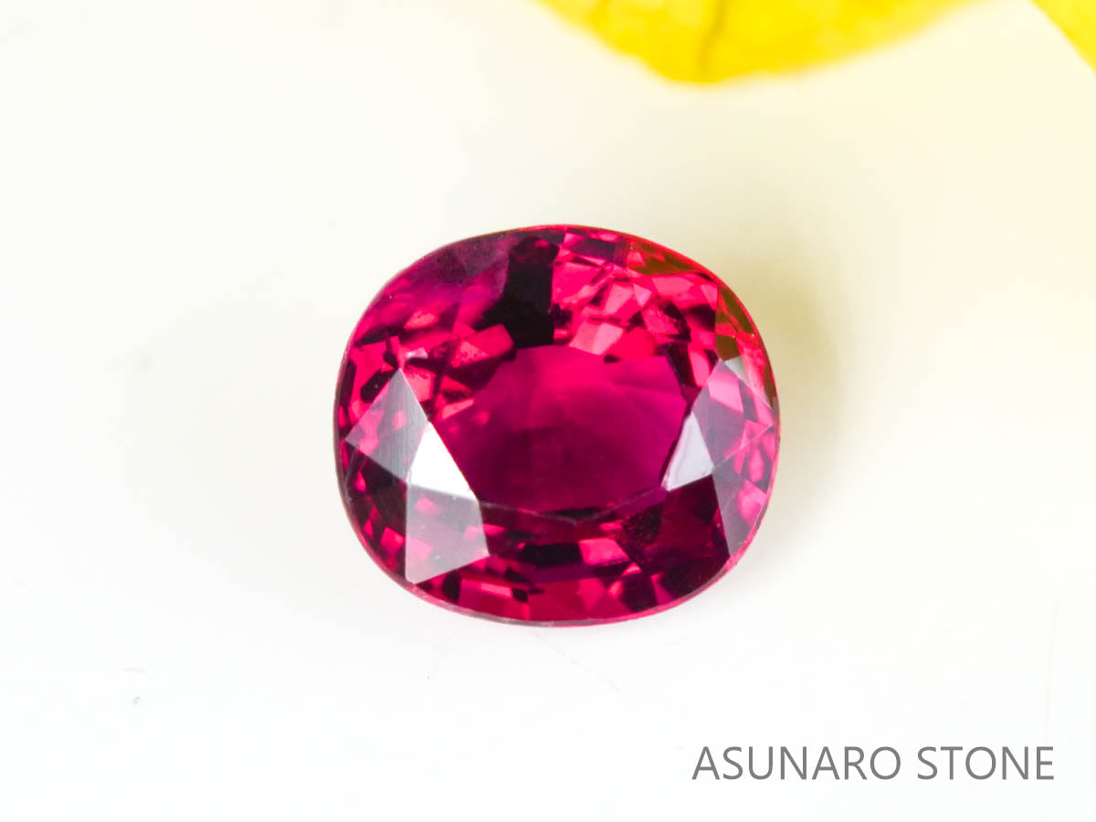 ピジョンブラッドルビー　オーバルカット　 タイ産　0.31ct　鑑別書付き  【230203-1372】