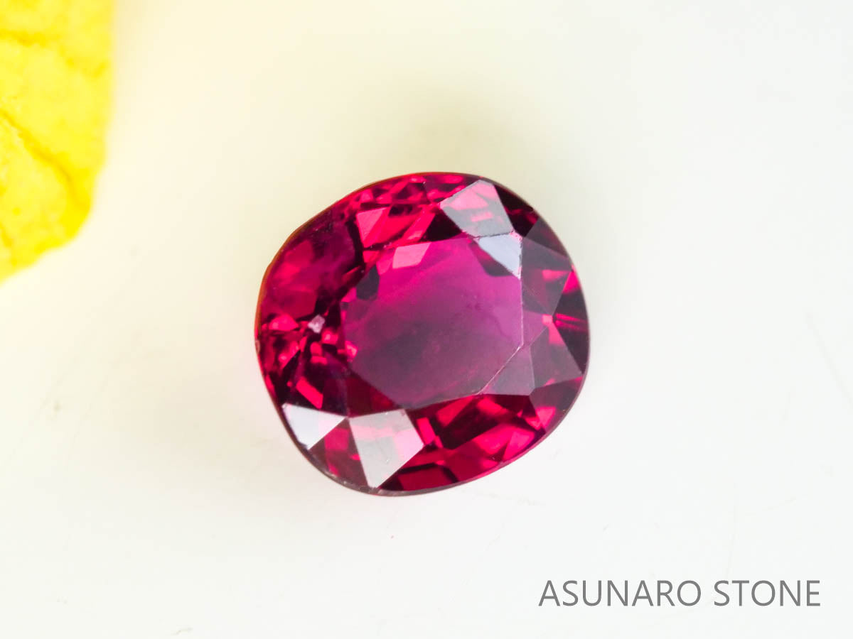 ピジョンブラッドルビー　オーバルカット　 タイ産　0.31ct　鑑別書付き  【230203-1372】