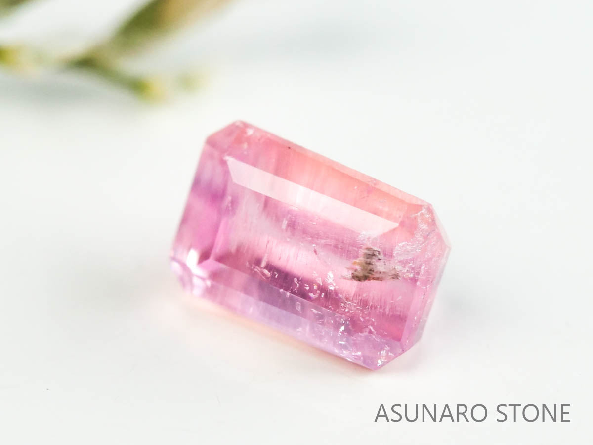 ペツォッタイト　エメラルドカット　マダガスカル産 　0.28ct【230213-1455】