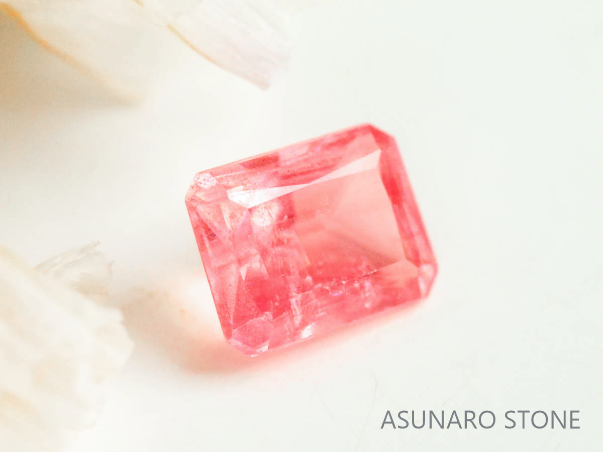 ロードクロサイト 　エメラルドカット　アメリカ・スイートホーム産　0.50ct　【230217-1466】