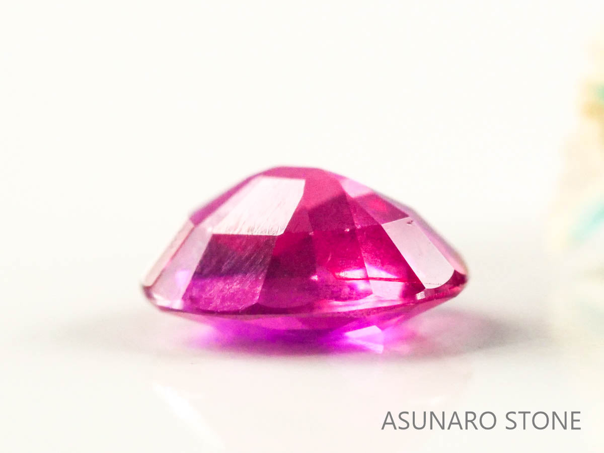 ピジョンブラッドルビー　オーバルカット　 タイ産　0.31ct　鑑別書付き   【230220-1507】