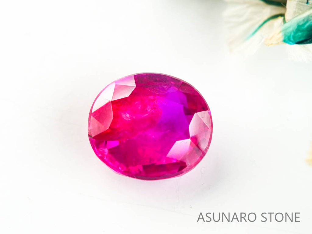 バイカラーピジョンブラッドルビー　オーバルカット　 ビルマ産　0.57ct　鑑別書付き 【230220-1509】