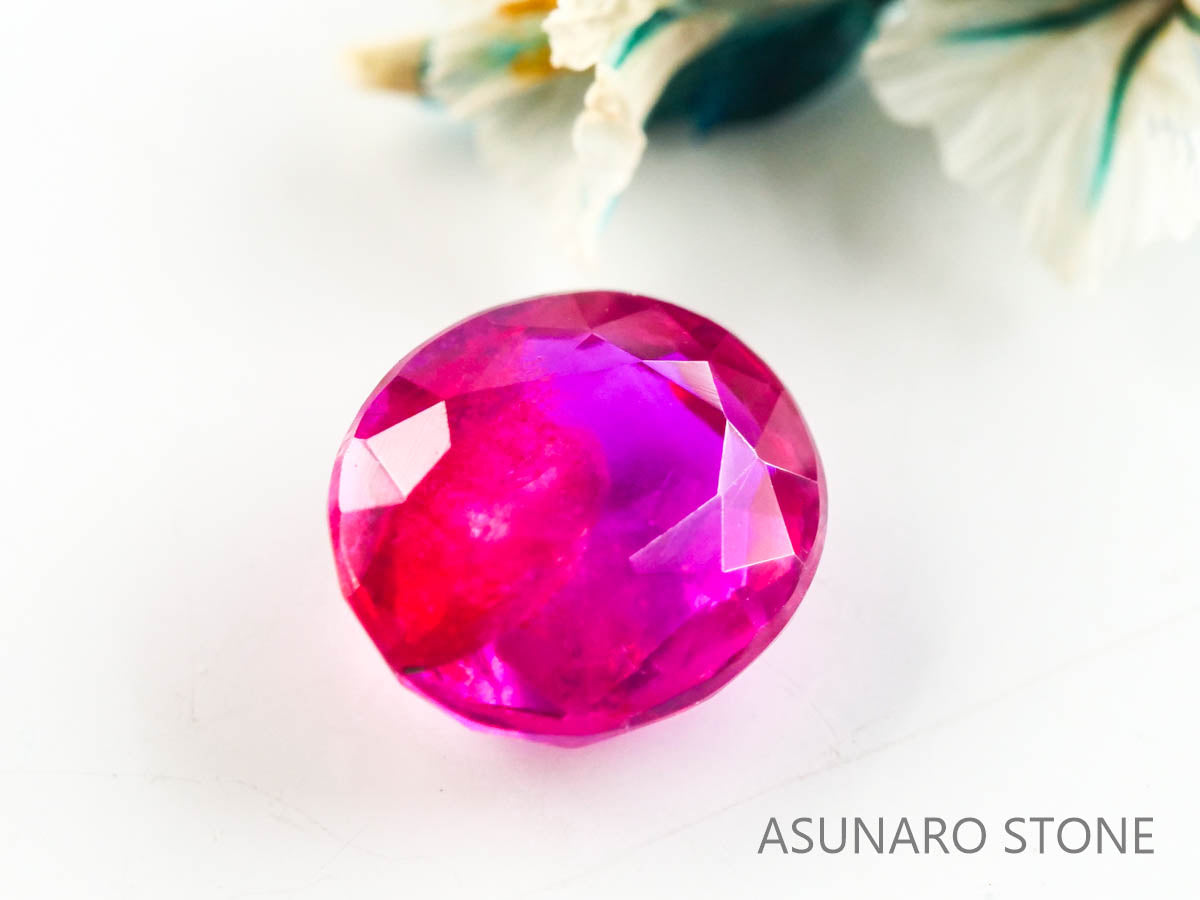 バイカラーピジョンブラッドルビー　オーバルカット　 ビルマ産　0.57ct　鑑別書付き 【230220-1509】