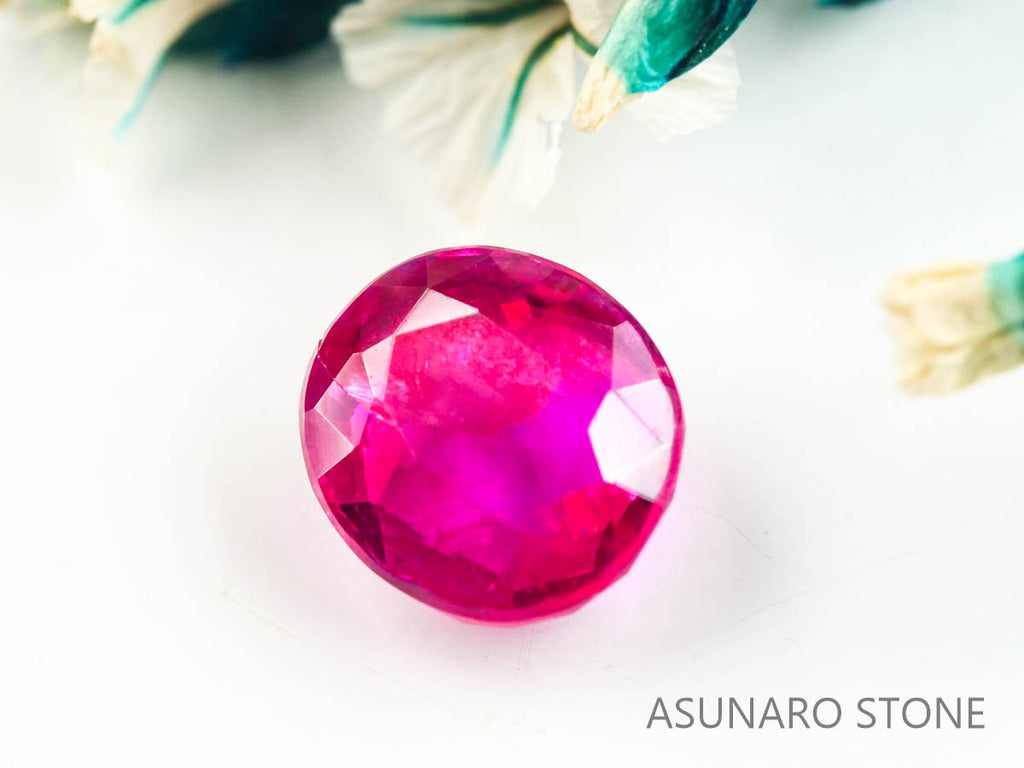 バイカラーピジョンブラッドルビー　オーバルカット　 ビルマ産　0.57ct　鑑別書付き 【230220-1509】