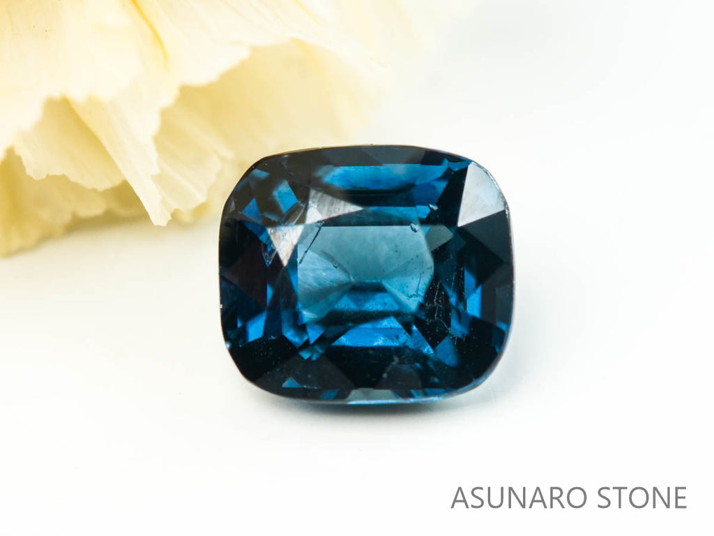 ブルースピネル 　クッションカット　スリランカ産　0.75ct　【220926-1512】