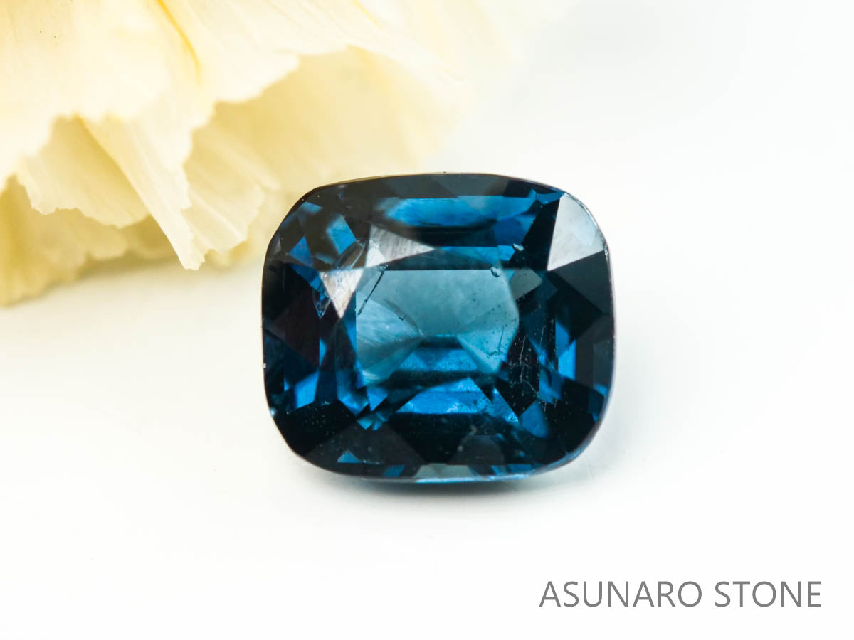 ブルースピネル 　クッションカット　スリランカ産　0.75ct　【220926-1512】