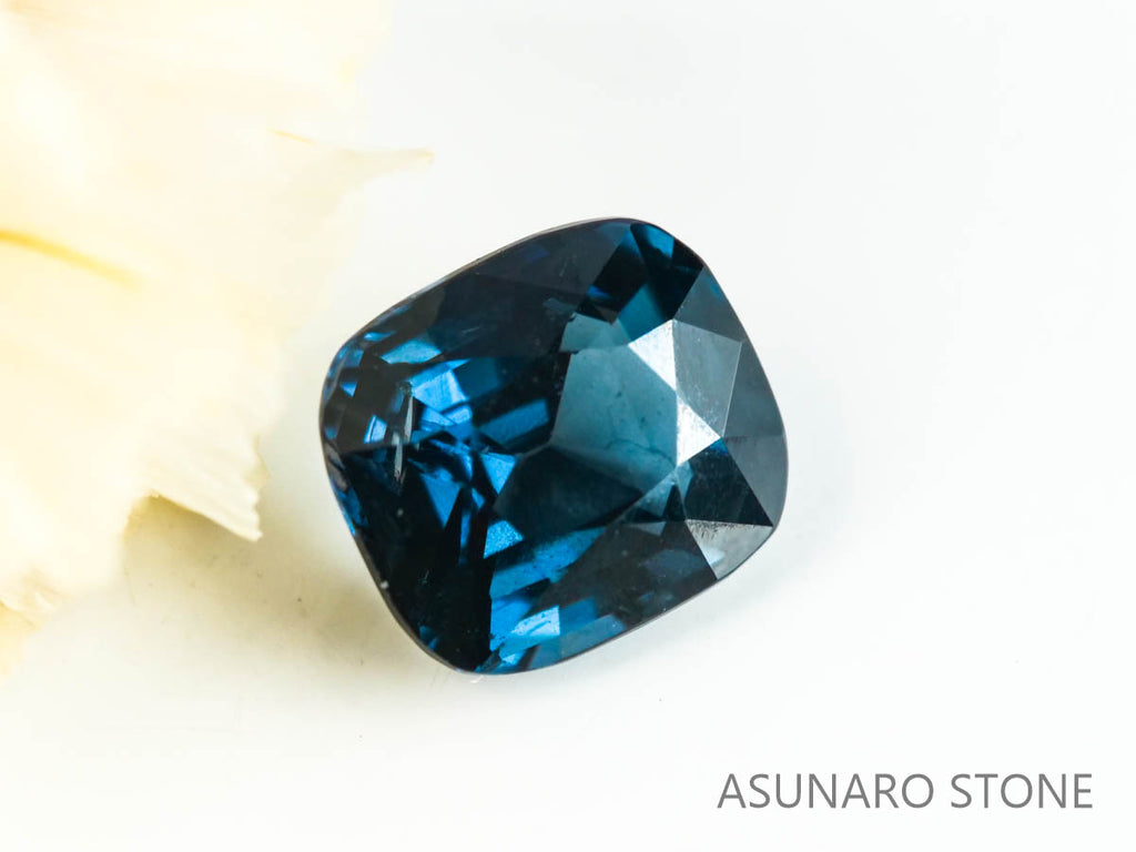 ブルースピネル 　クッションカット　スリランカ産　0.75ct　【220926-1512】