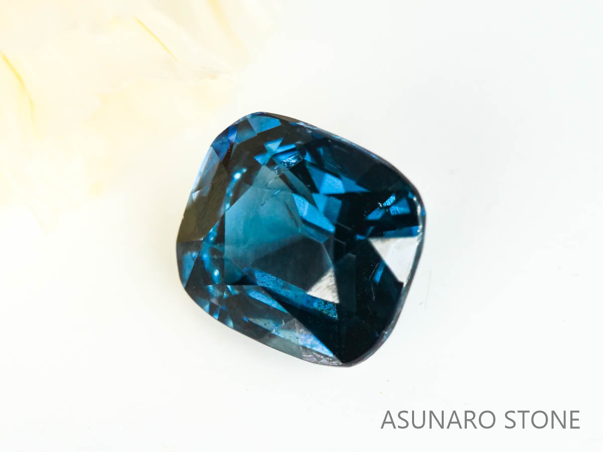 ブルースピネル 　クッションカット　スリランカ産　0.75ct　【220926-1512】