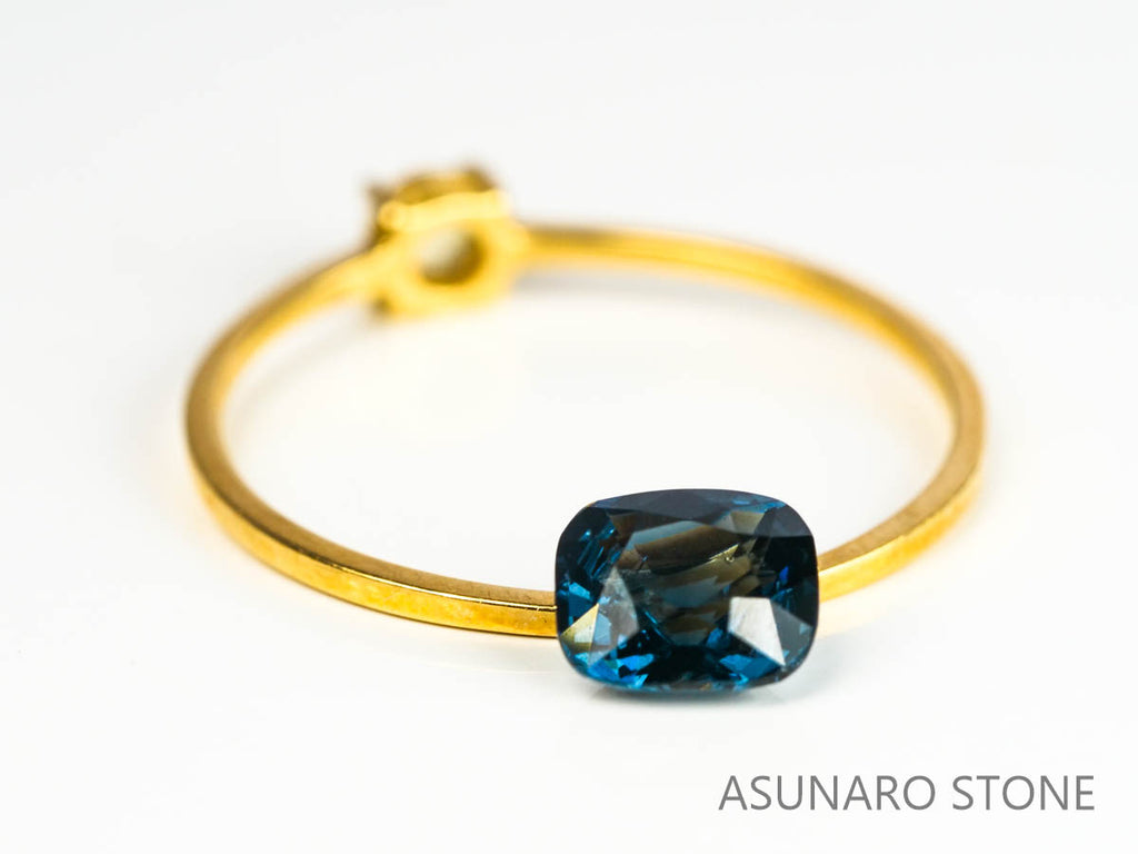 ブルースピネル 　クッションカット　スリランカ産　0.75ct　【220926-1512】