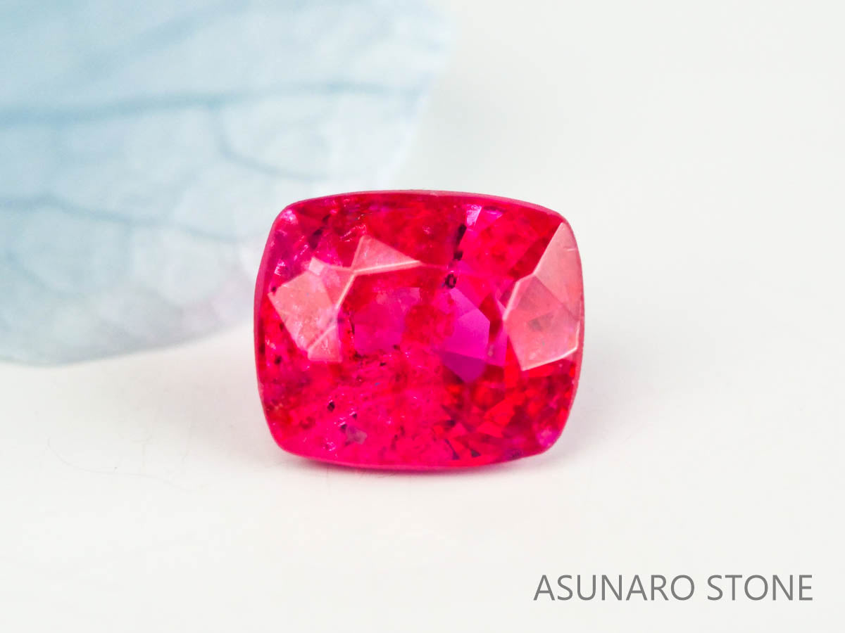 ホットピンクスピネル 　クッションカット　スリランカ産　0.22ct　【230227-1514】