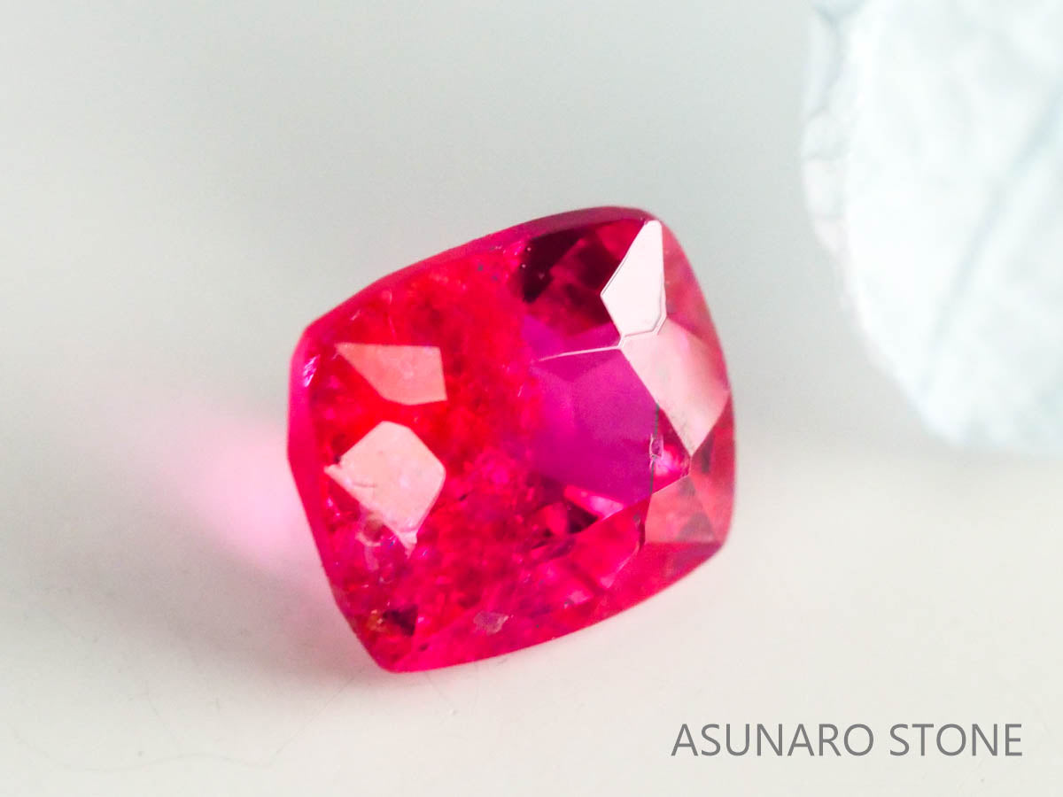 ホットピンクスピネル 　クッションカット　スリランカ産　0.22ct　【230227-1514】