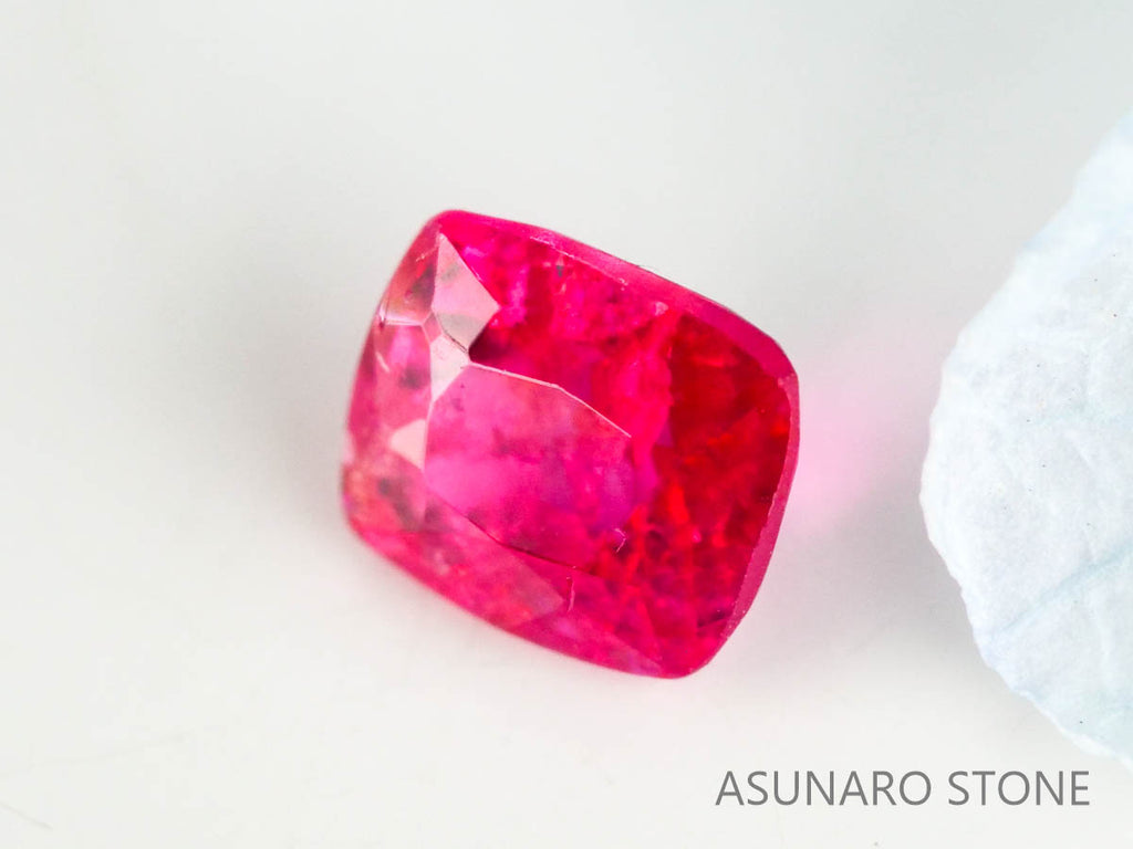 ホットピンクスピネル 　クッションカット　スリランカ産　0.22ct　【230227-1514】