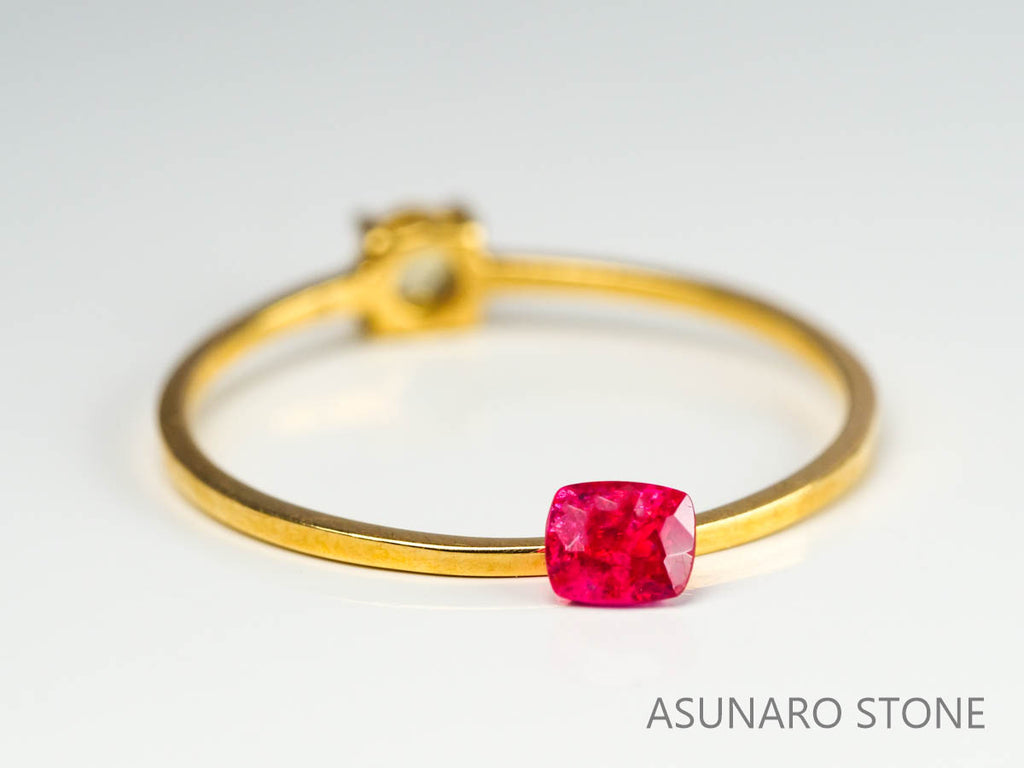 ホットピンクスピネル 　クッションカット　スリランカ産　0.22ct　【230227-1514】