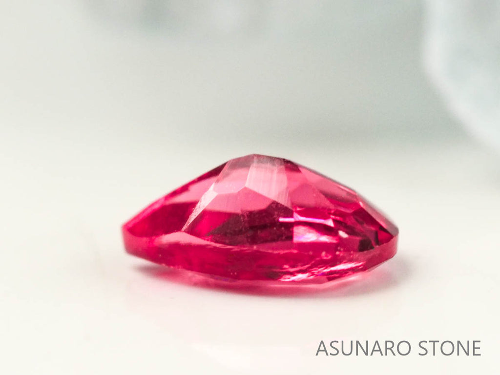 レッドスピネル 　ペアシェイプ　スリランカ産　0.24ct　【230227-1519】