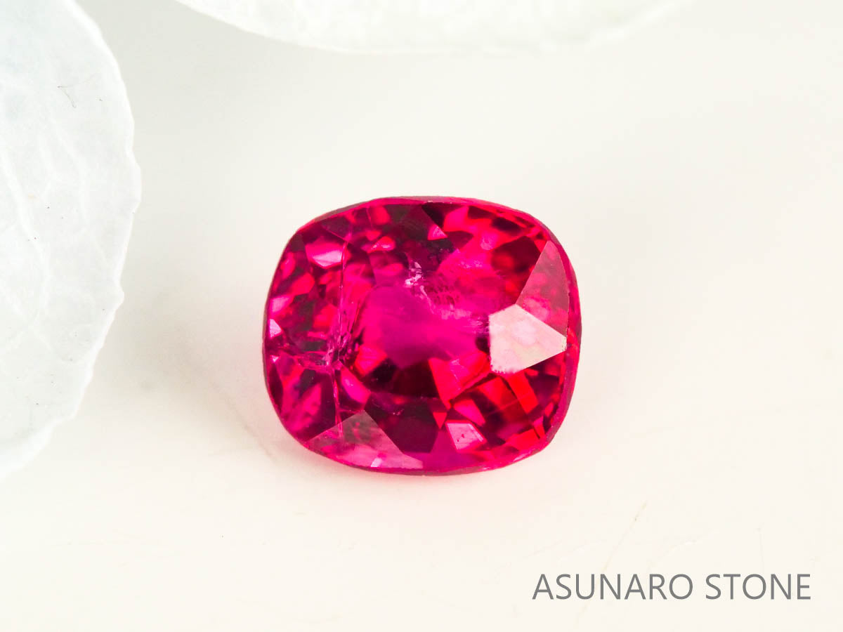 レッドスピネル 　クッションカット　スリランカ産　0.20ct　【230227-1520】