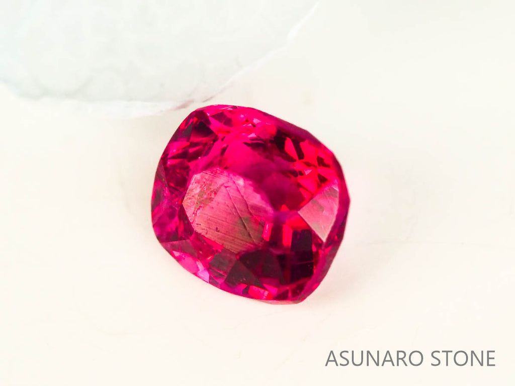 レッドスピネル 　クッションカット　スリランカ産　0.20ct　【230227-1520】