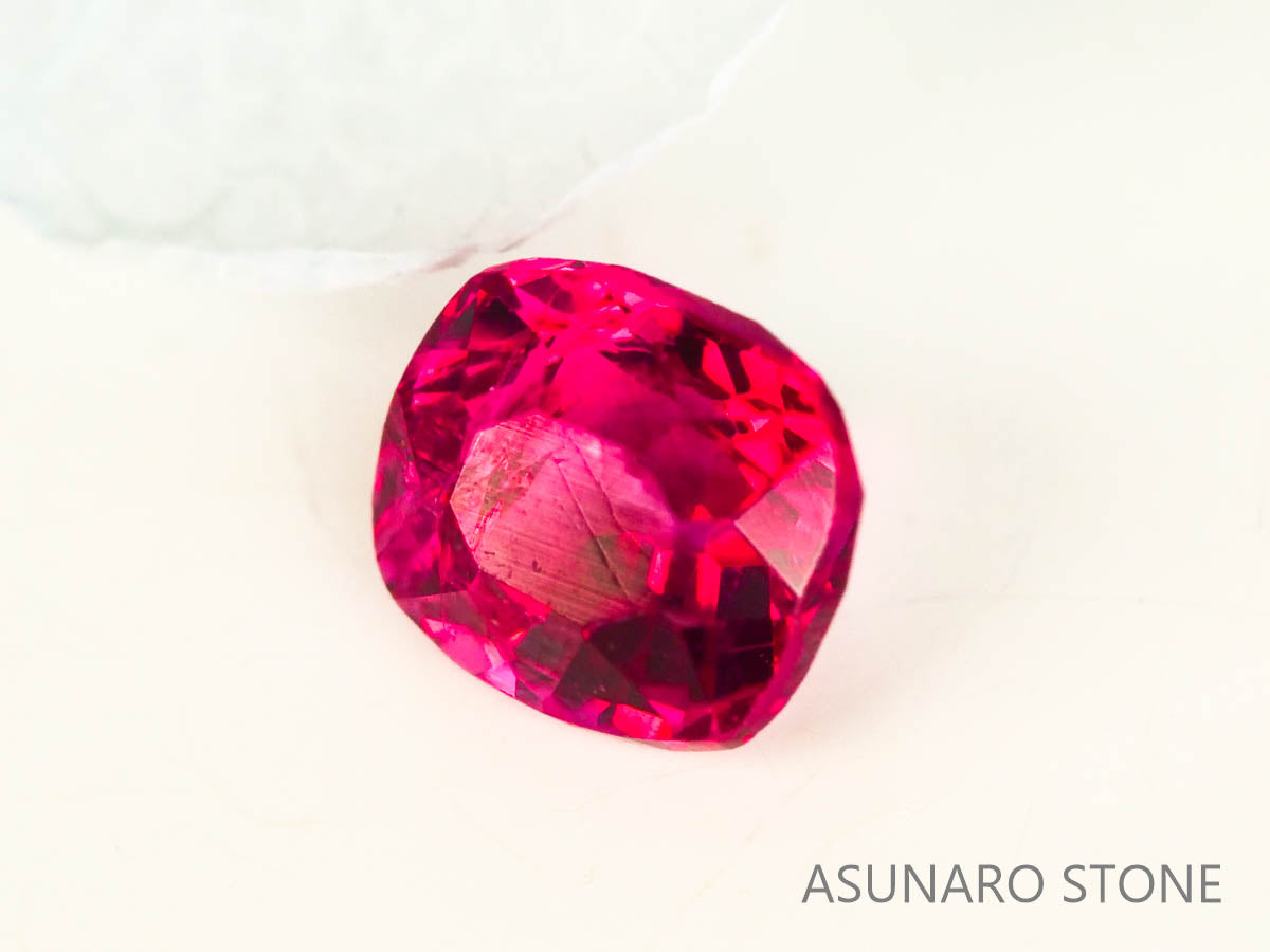 レッドスピネル 　クッションカット　スリランカ産　0.20ct　【230227-1520】