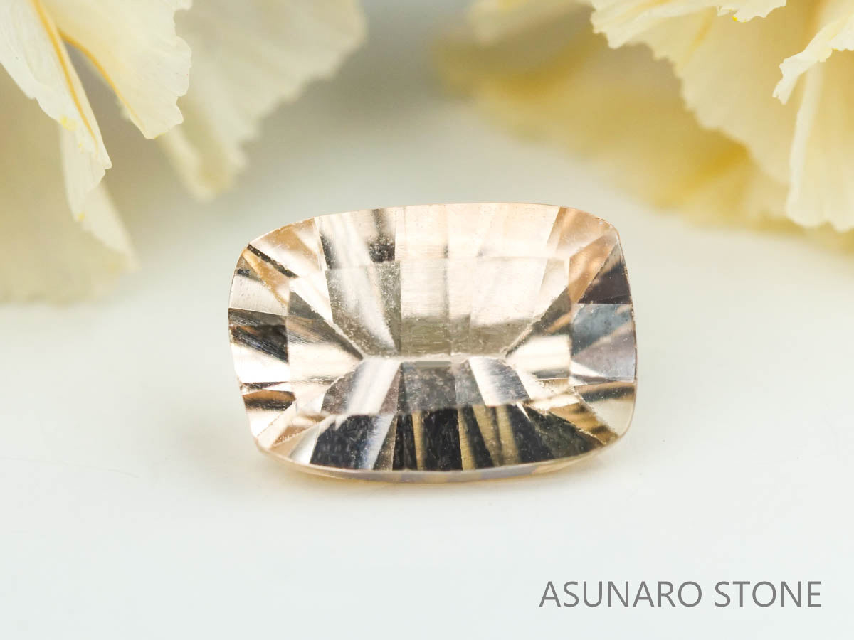 シャンパンカラートルマリン　コンケーブカット　ルワンダ産　　0.85ct【230303-1540】