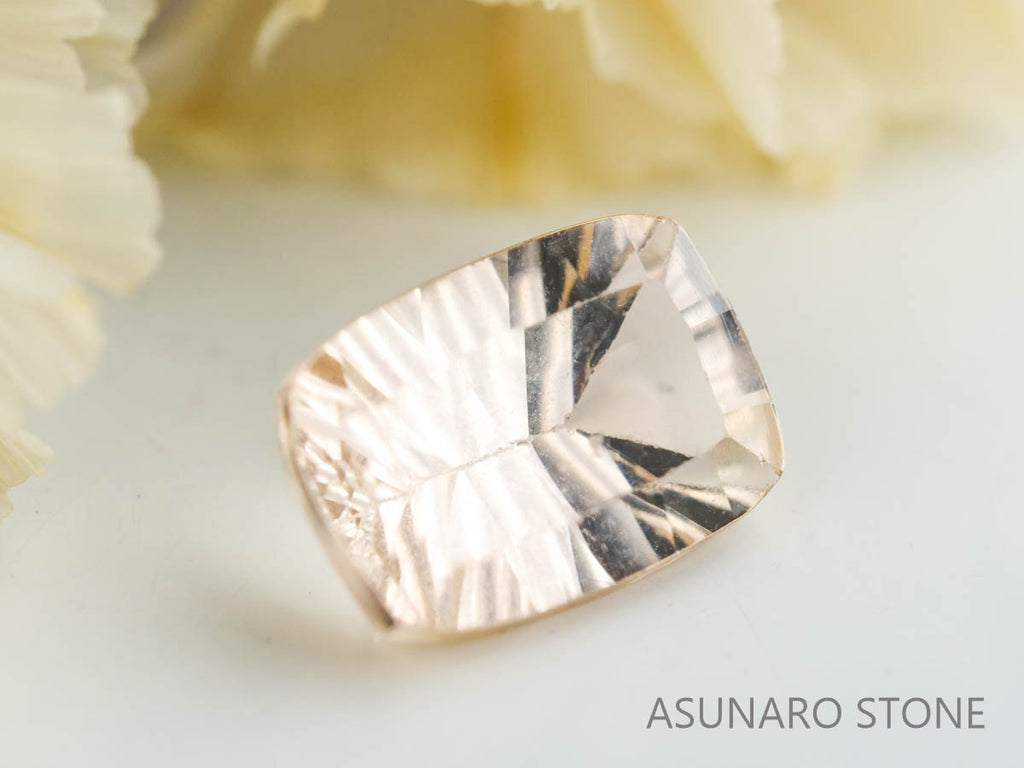 シャンパンカラートルマリン　コンケーブカット　ルワンダ産　　0.85ct【230303-1540】