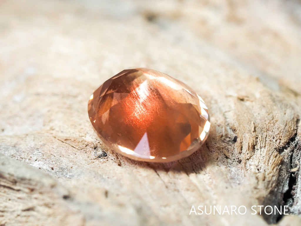 バイカラーオレゴンサンストーン  オーバルカット アメリカ産 2.53ct【os21030230】