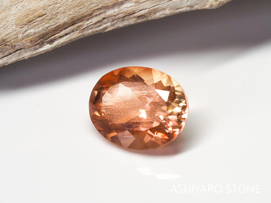 バイカラーオレゴンサンストーン  オーバルカット アメリカ産 2.53ct【os21030230】