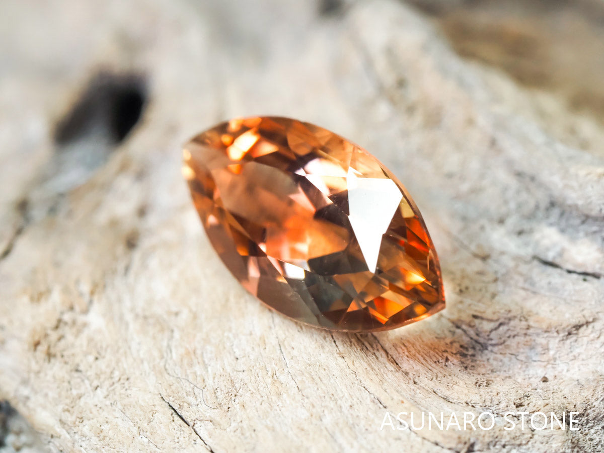 バイカラーオレゴンサンストーン  マーキスカット アメリカ産 2.60ct【os21030231】