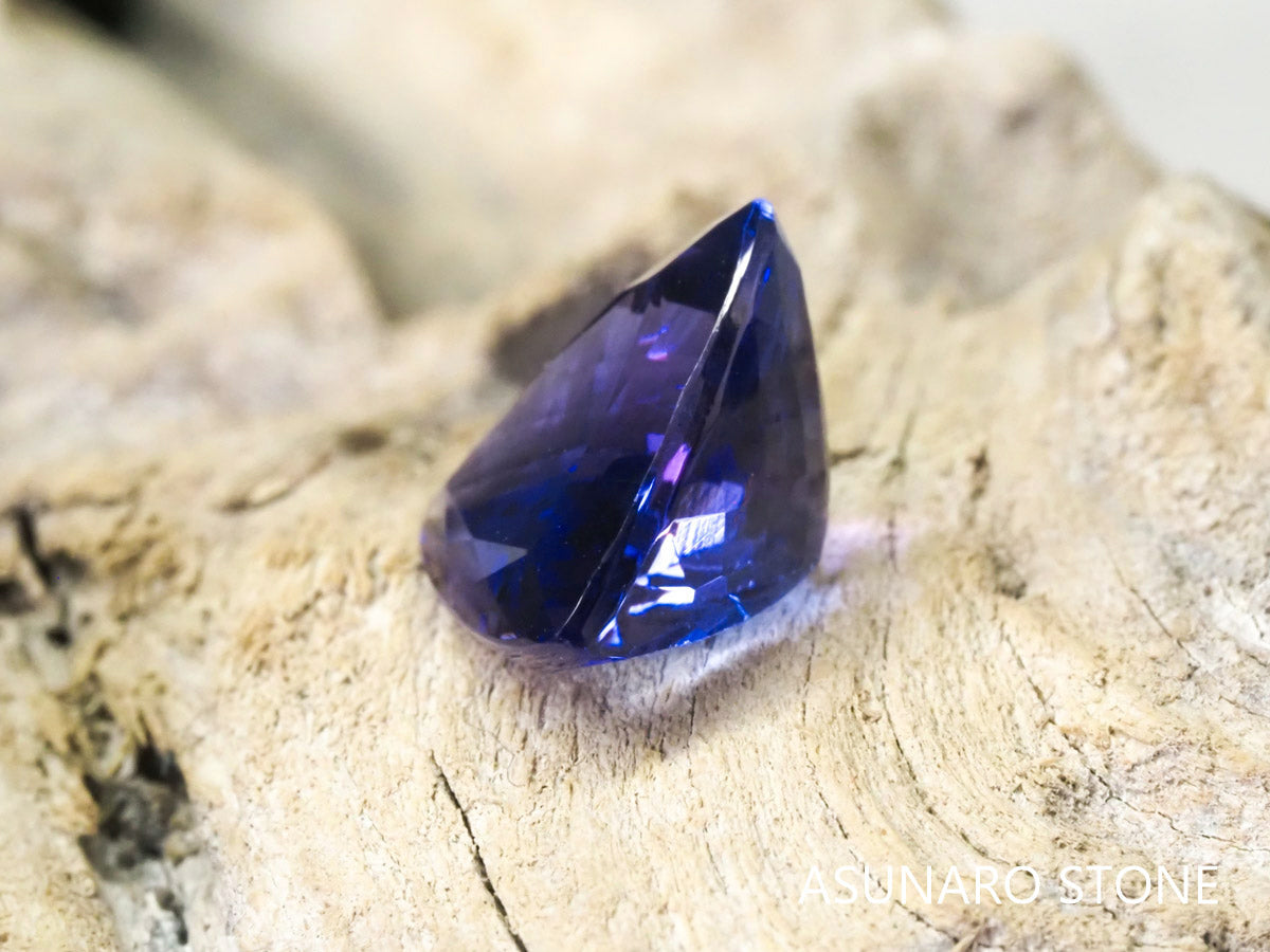 タンザナイト  トリリアントカット タンザニア産 日独ソーティング付 2.94ct【tn21040236】