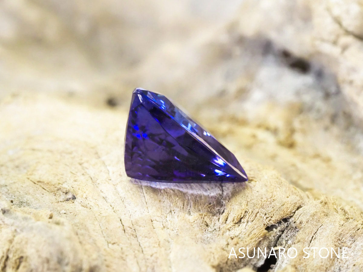 タンザナイト  トリリアントカット タンザニア産 日独ソーティング付 2.94ct【tn21040236】