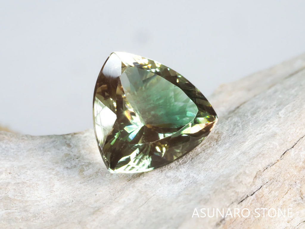 バイカラーオレゴンサンストーン トリリアントカット アメリカ産 3.61ct【os210621-241】