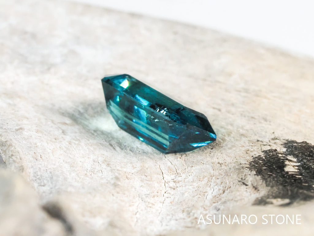ブルートルマリン エメラルドカット アフガニスタン産 0.97ct【tm210621-245】
