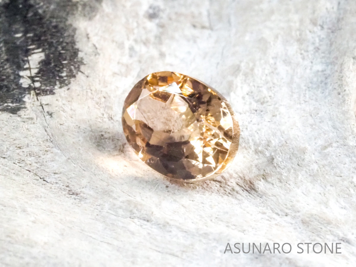 シャンパンカラートルマリン ブラジル産 0.97ct【tm21040264】