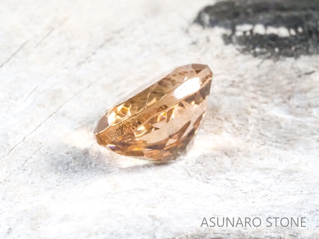 シャンパンカラートルマリン ブラジル産 0.97ct【tm21040264】