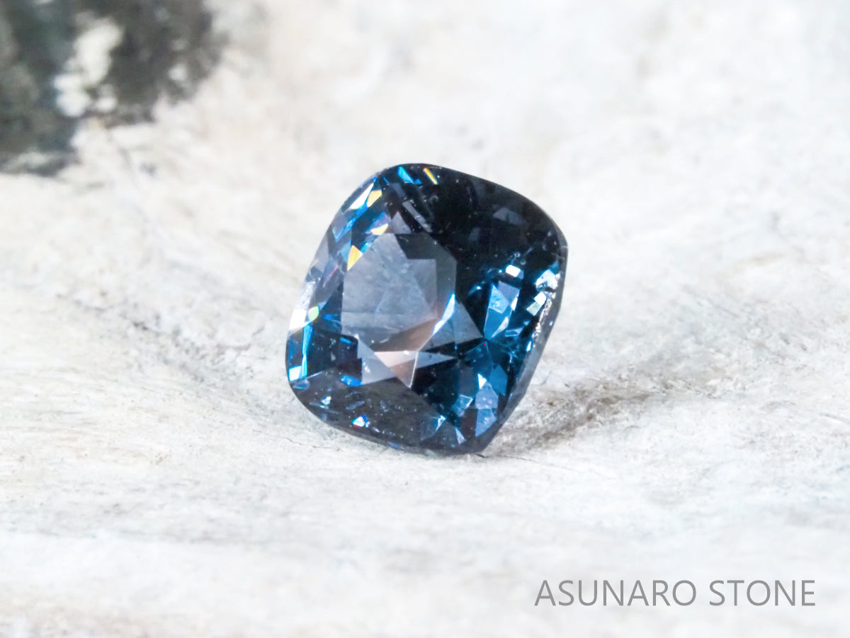 ブルースピネル クッションカット スリランカ産 0.73ct【sp21040276】