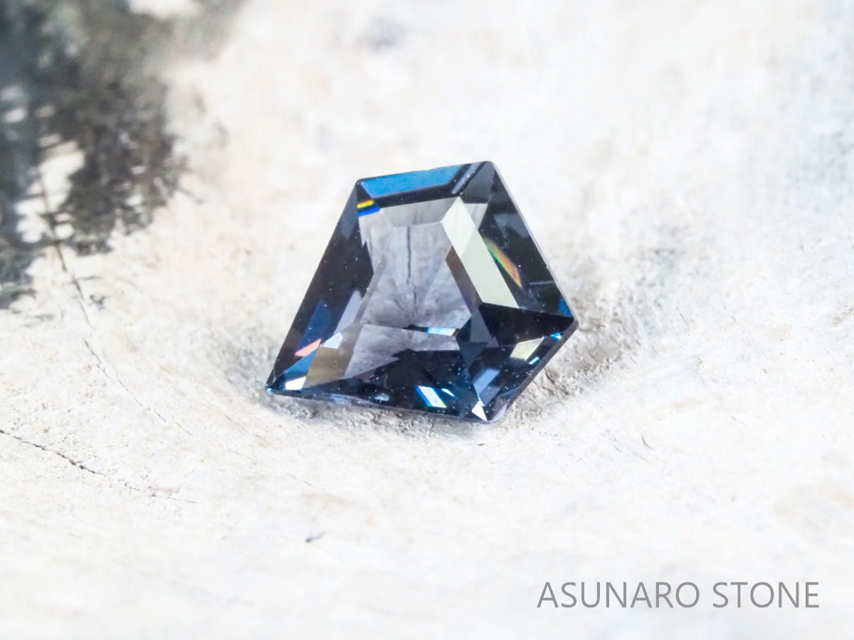 ブルースピネル ダイヤカット スリランカ産 0.54ct【sp21040275】