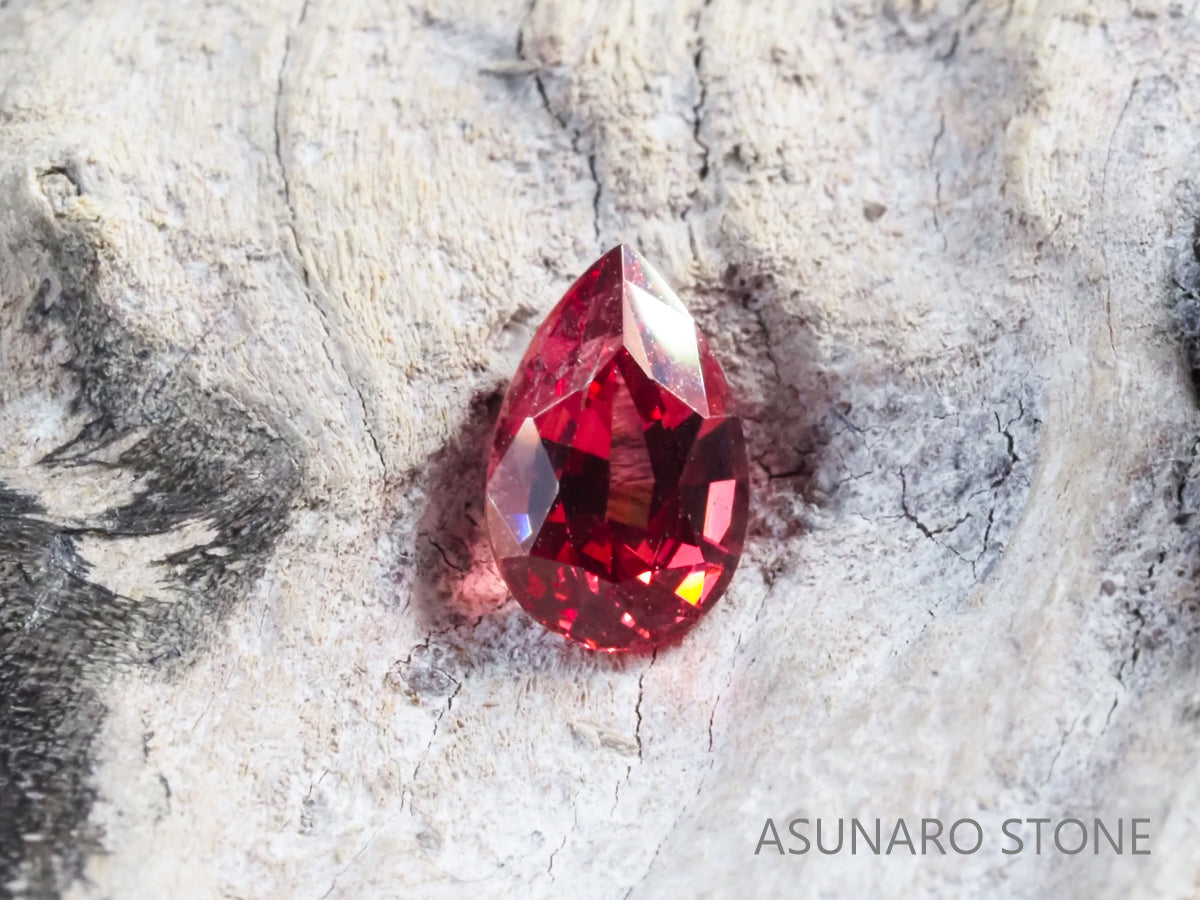 ホットピンクスピネル ペアシェイプカット タンザニア産 0.41ct【sp21040269】