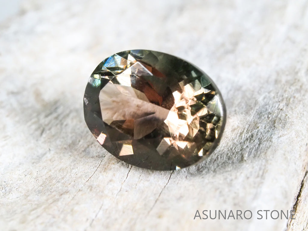 バイカラーオレゴンサンストーン オーバルカット アメリカ産 1.38ct【os2105287】