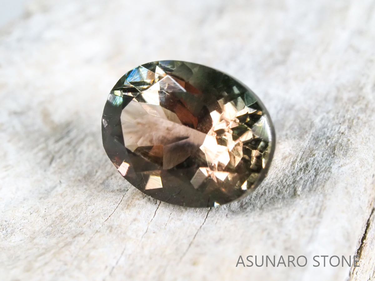 バイカラーオレゴンサンストーン オーバルカット アメリカ産 1.38ct【os2105287】