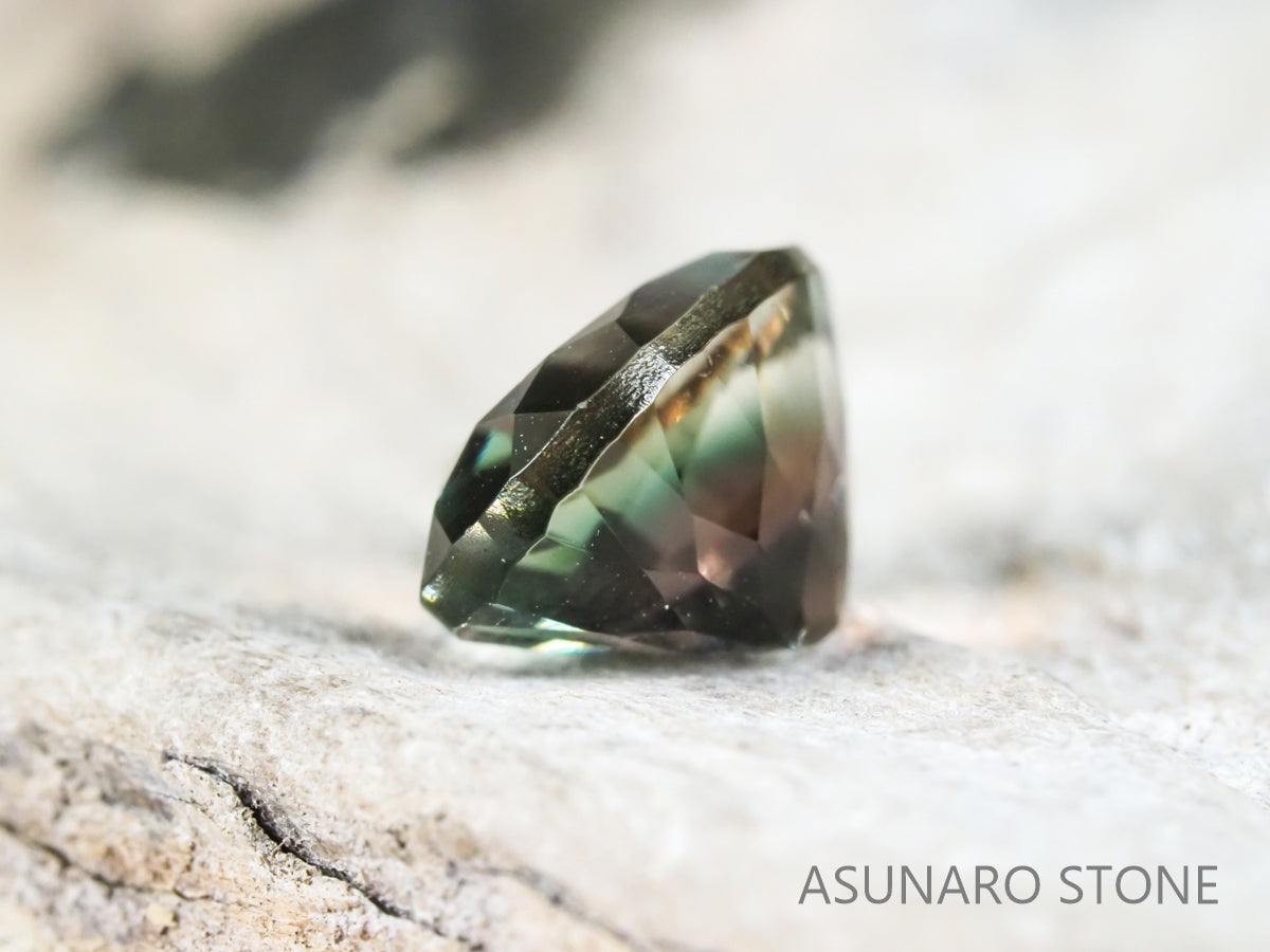 バイカラーオレゴンサンストーン オーバルカット アメリカ産 1.38ct【os2105287】