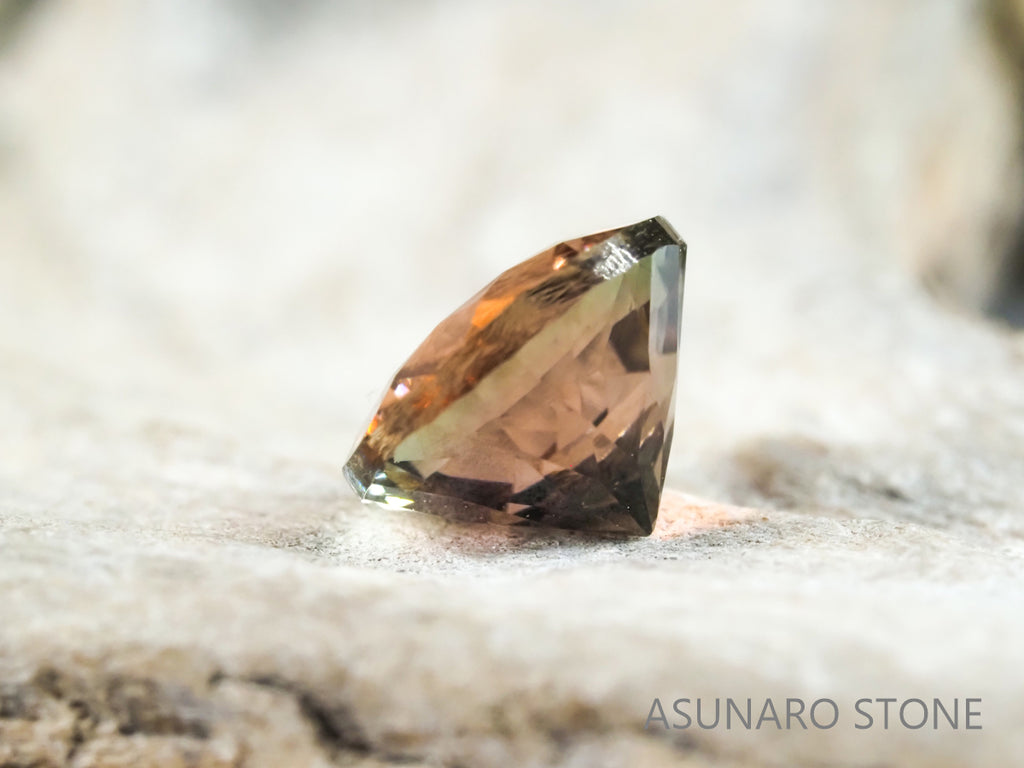 バイカラーオレゴンサンストーン ラウンドカット アメリカ産 0.73ct【os2105295】