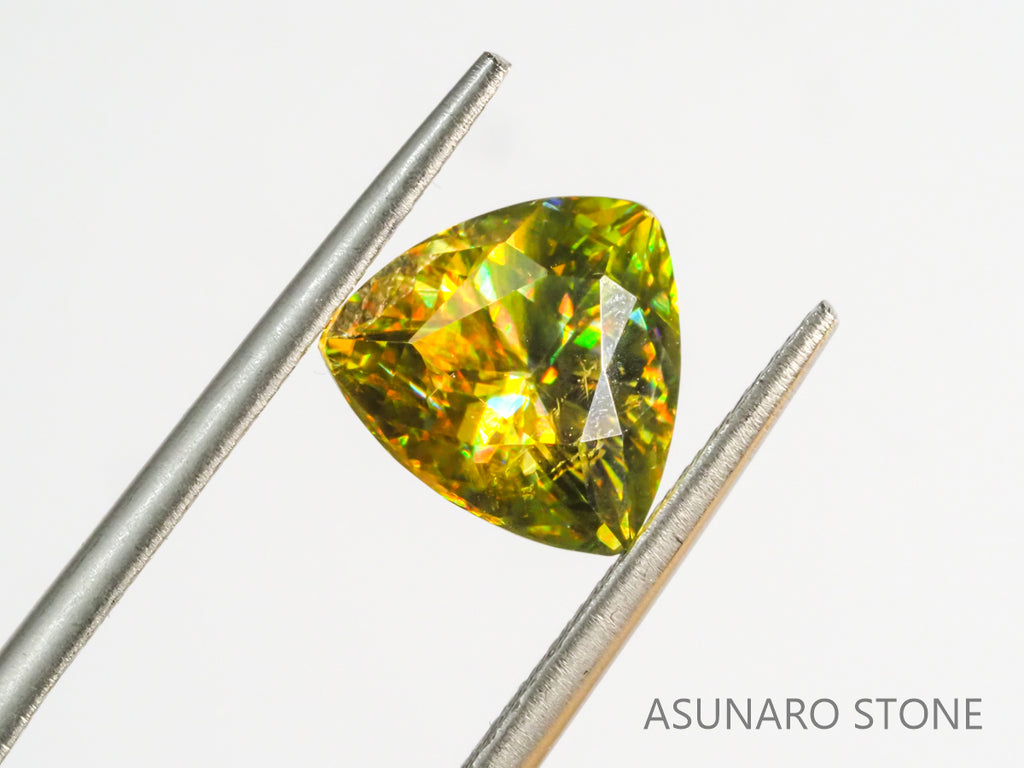 スフェーン トリリアントカット マダガスカル産 2.47ct【sp210617-304】