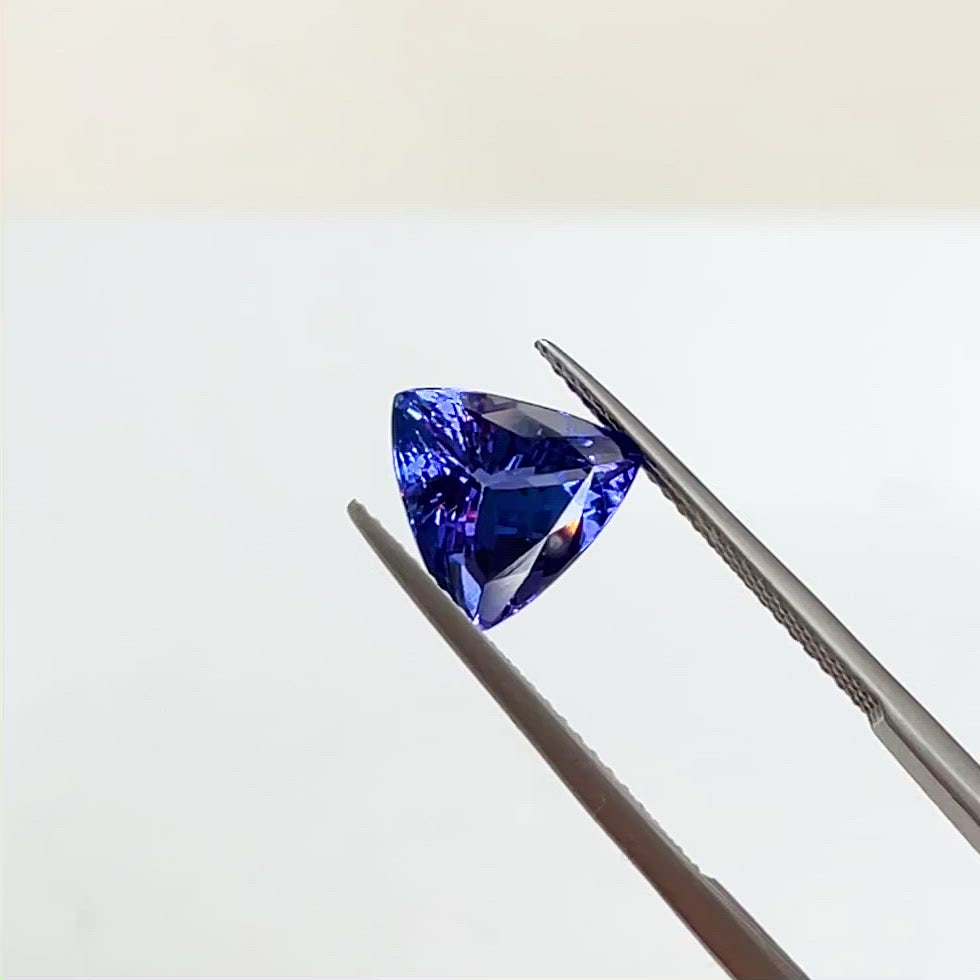 タンザナイト  トリリアントカット タンザニア産 日独ソーティング付 2.94ct【tn21040236】