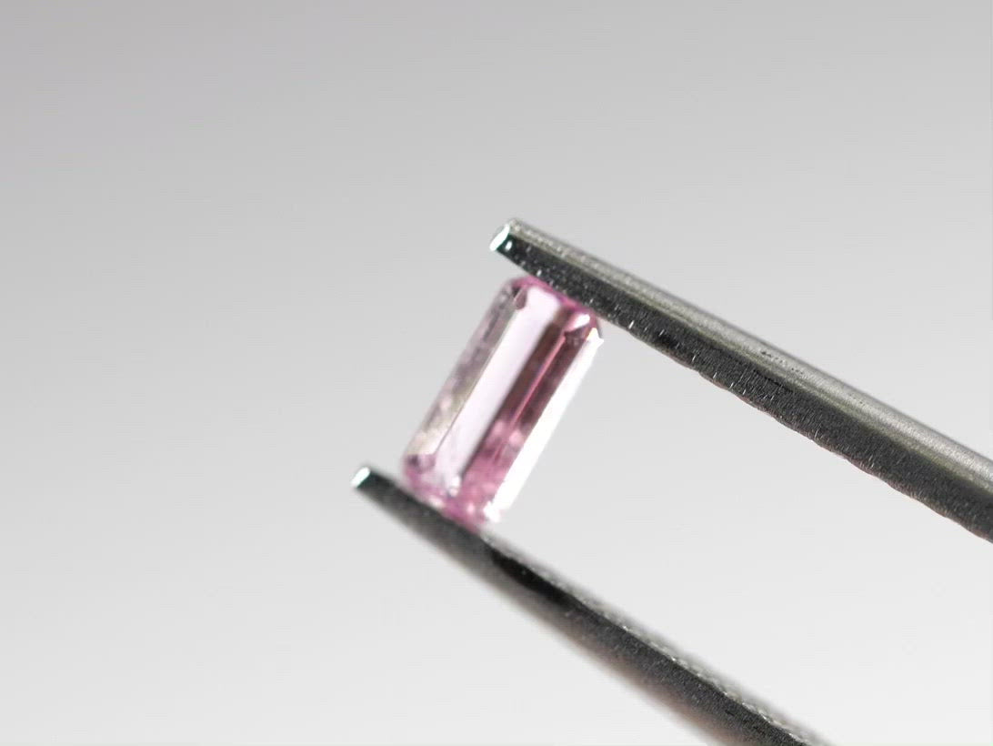 ペツォッタイト エメラルドカット マダガスカル産0.179ct　日独ソーティング付【pe210728-438】