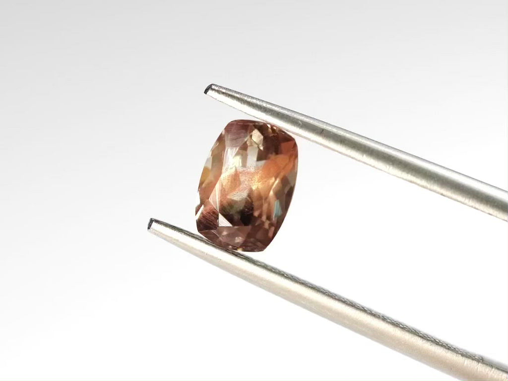 バイカラーオレゴンサンストーン クッションカット アメリカ産 1.00ct【os210618-322】