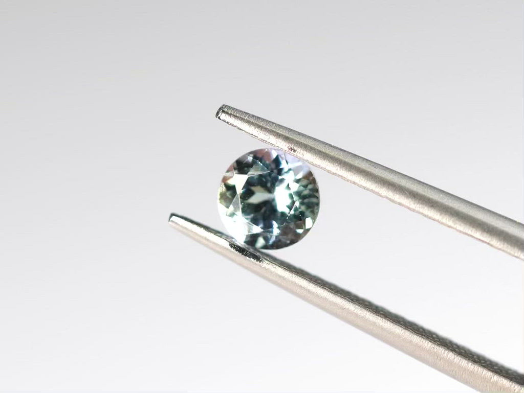 バイカラーゾイサイト ラウンドカット タンザニア産 0.66ct【sp210609-358】